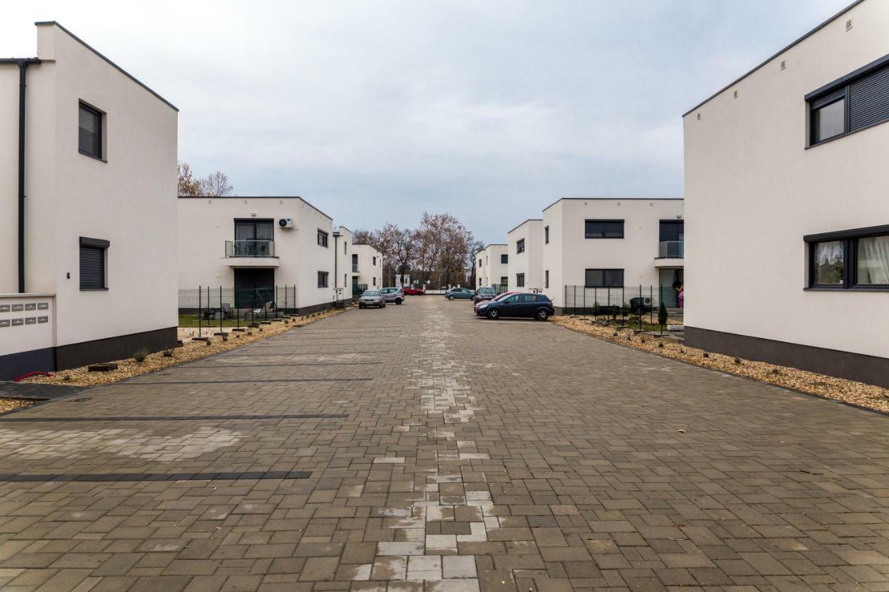 Defne Apartman Apartment Debrecen Exterior photo